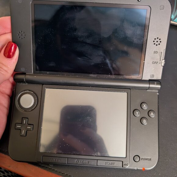 Nintendo 3DS XL, red, includes case and 15 games - Picture 3 of 8